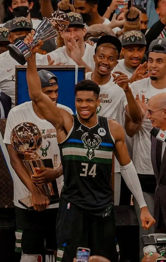 Giannis Best Moments